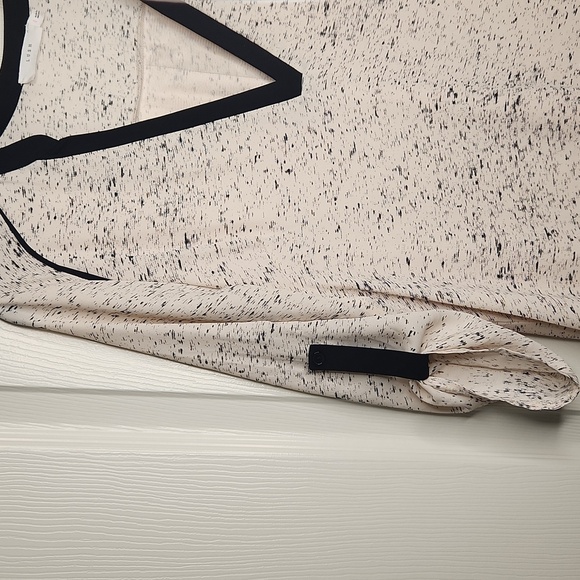 Lush Women's Cream/Black  V-Neck Trim Speckled Pattern Tunic Blouse Size S - Picture 3 of 15